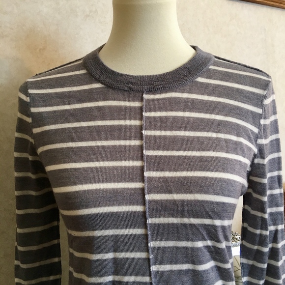 UNTUCKit w/ Merino Wool Gray White Sweater Small - Picture 2 of 8